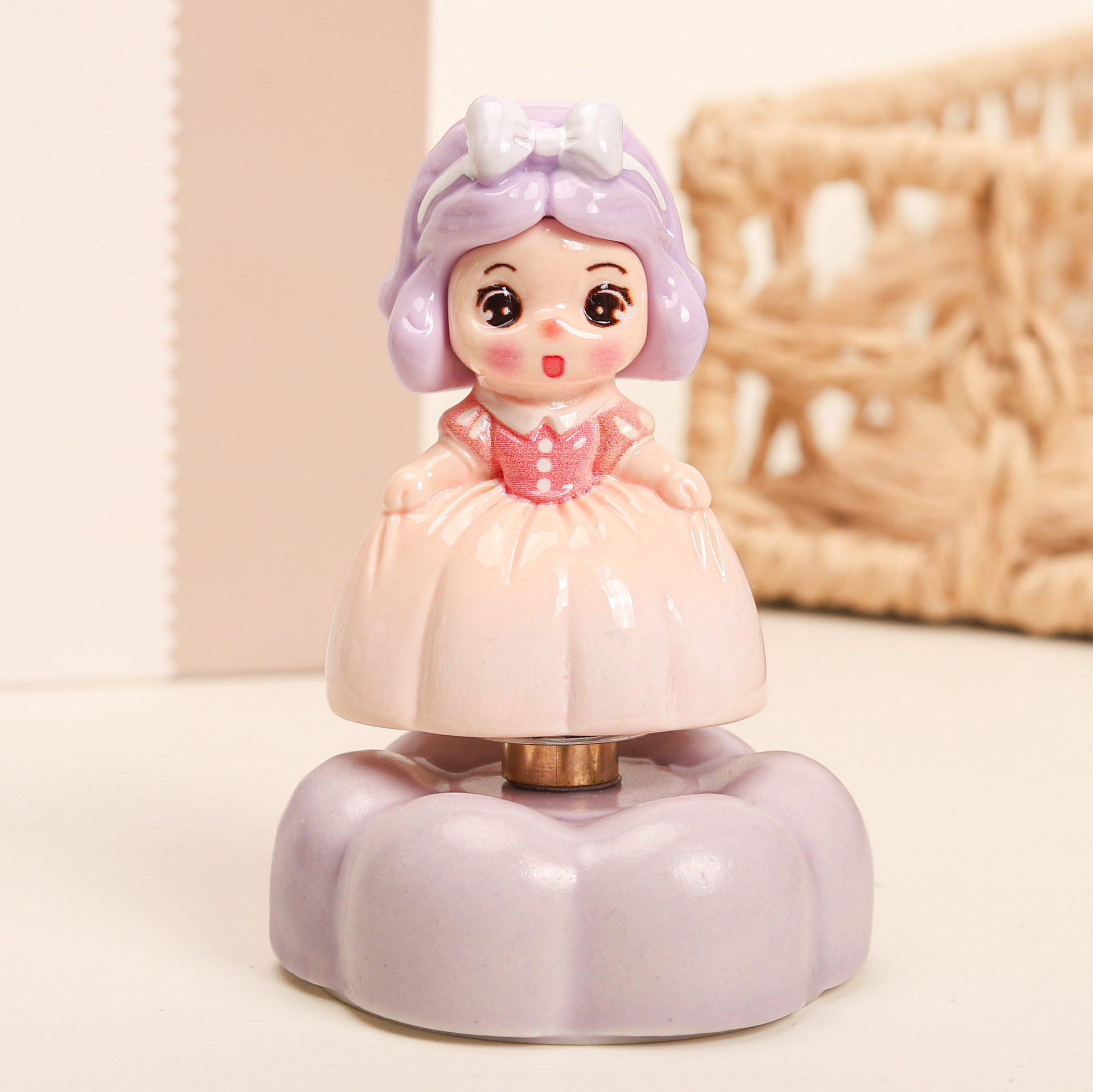 New Snow White Ceramic Rotating Car and Desktop Ornament, Suitable for Gifting, Wholesale