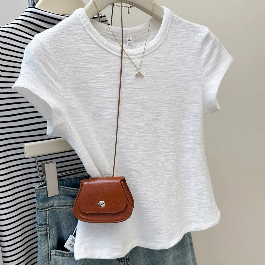 Женская весенне-летняя короткая футболка с текстурой в европейском стиле, с обычными плечами и короткими рукавами, миниатюрная корейская версия, уменьшающая возраст базовый топ с круглым вырезом, короткая футболка