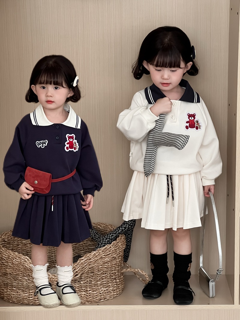 Spring children's pleated skirt