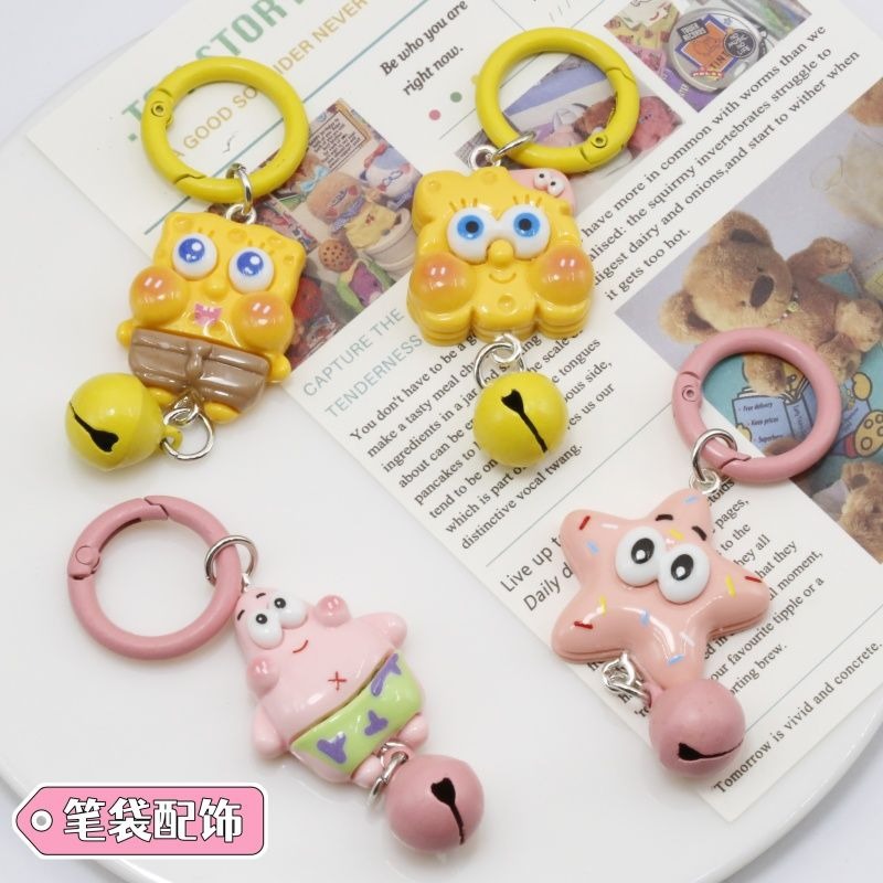 Pequeña tarjeta campana D01 pareja en línea SpongeBob pie estrella de dibujos animados llaveros lindos bolsos de pareja estudiantes