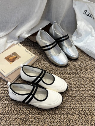 2026 Simple Mary Jane Shoes That Can Be Easily Paired with Any Style! Classic and Comfortable in Black and White