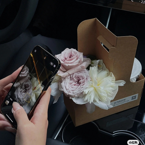 Coffee hand-held flower box, kraft paper flower arrangement basket, milk tea take-out box, dessert cake bouquet box, flower hand-held