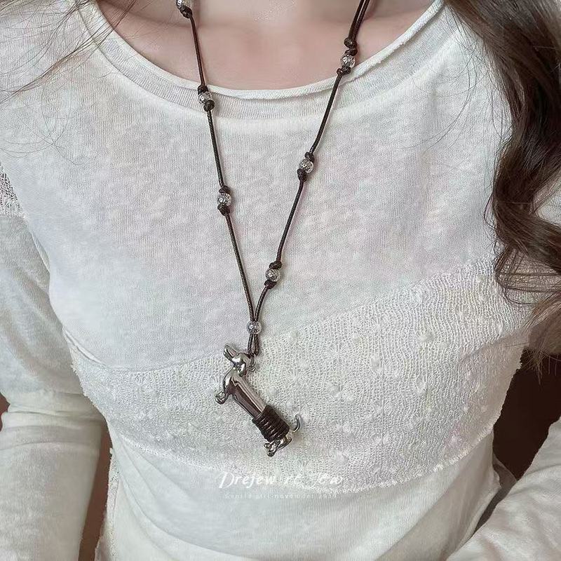 潮酷辣妹设计银色腊肠小狗爱心项链女小众蜡绳狗吊坠颈链毛衣链|undefined