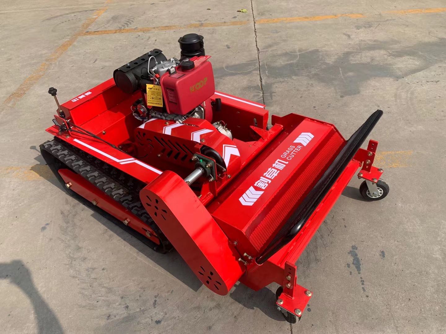 内蒙遥控版汽油柴油履带割草机碎草机开荒机器果园农田秸秆还田园