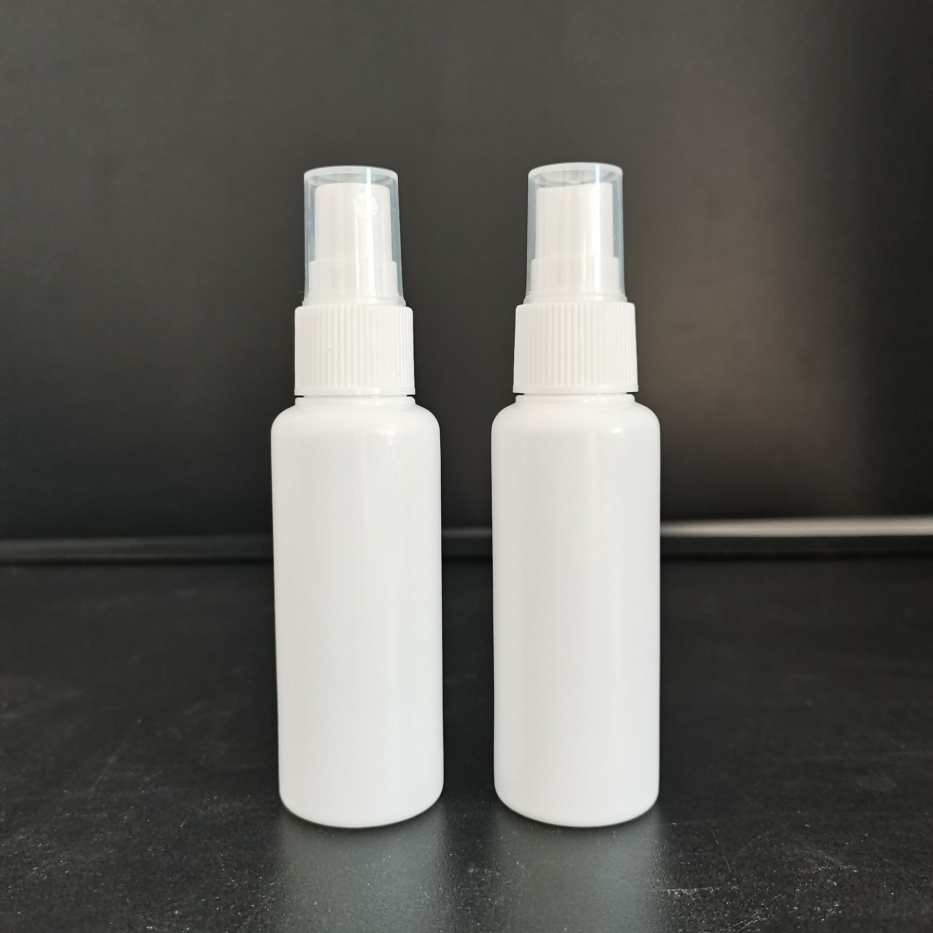 厂家批发 50ml喷雾瓶 pe白色分装瓶 塑料包装喷瓶 现货