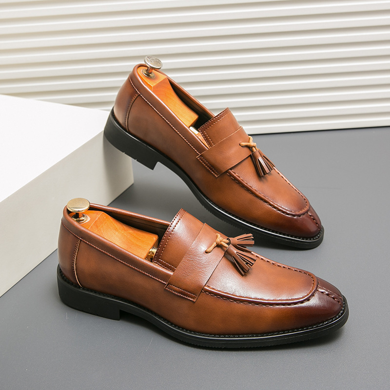 Zapatos de hombre transfronterizos de tamaño grande primavera y verano coreano, zapatos de moda de oficina para hombres, zapatos de cuero casuales de negocios