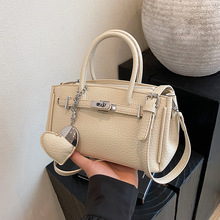 �羳�߼������С����Ů2026�¿��ļ��ٴ�б�������������K���