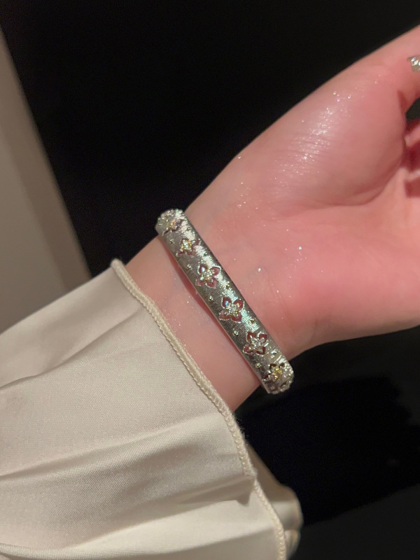 18K リアルゴールド電気メッキライト高級ダイヤモンドがちりばめられた幾何学的な花のオープンブレスレットフレンチレトロハイエンドジュエリー女性用|undefined
