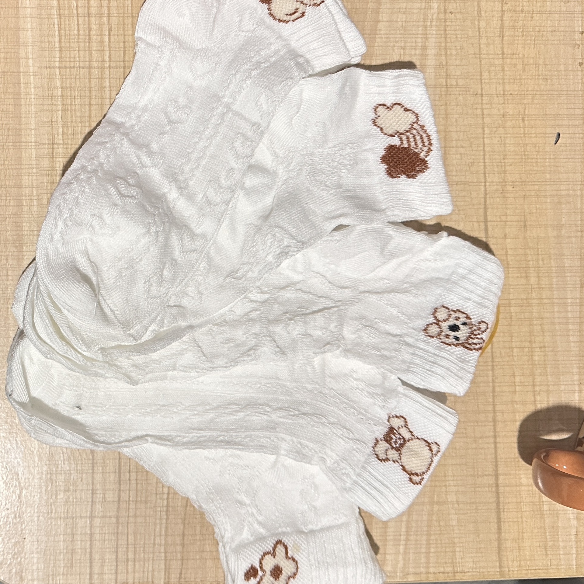 Blanco y negro a rayas rectas todos los partidos pequeños calcetines blancos hombres y mujeres mismos primavera y verano calcetines delgados estudiante zhuji suministro al por mayor