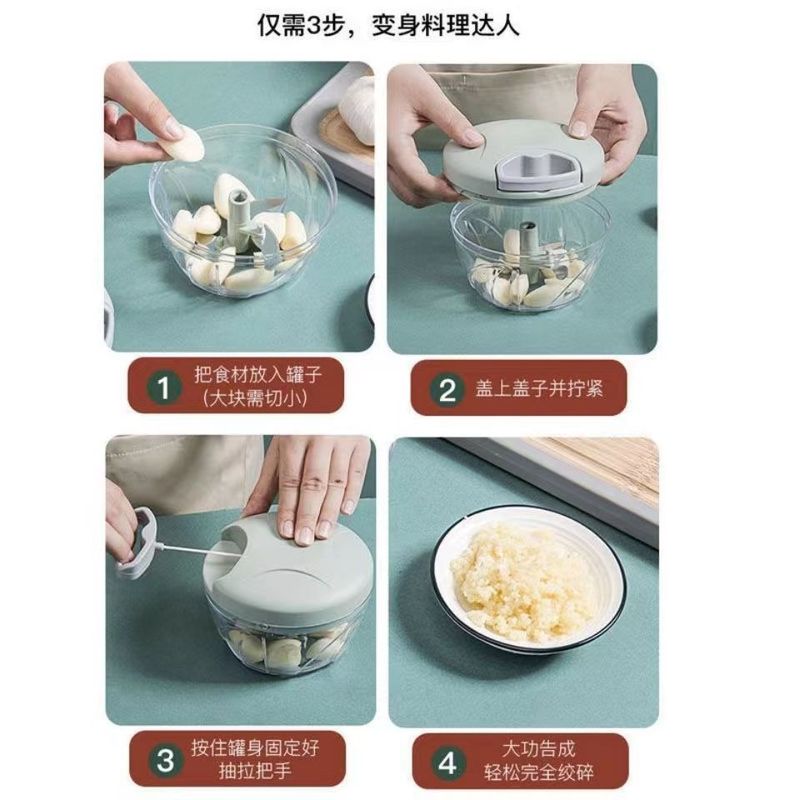 台所の大サイズのニンニクの泥をつぶしてニンニクの器をつぶします。|undefined