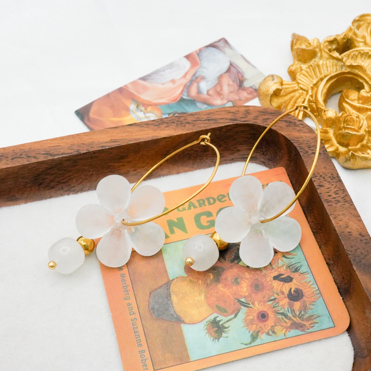 Korean Sweet and Gentle Style Resin Flower Earrings High Quality Stainless Steel Beautiful Small Fresh Ladies New Earrings