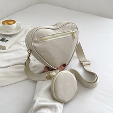 韩版新款时尚女休闲单肩包轻便简约爱心女士休闲逛街斜挎旅行背包