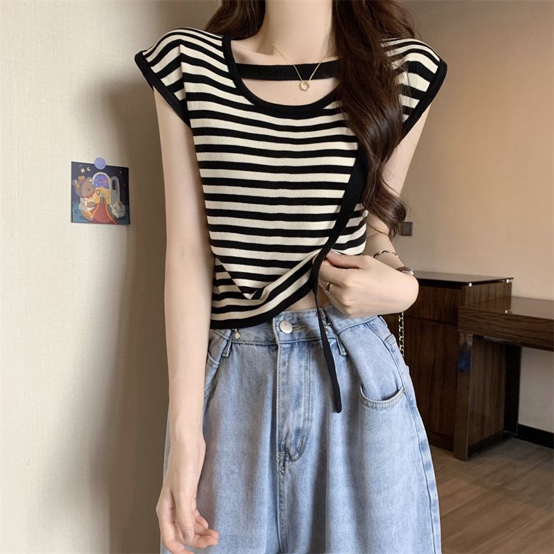 Camiseta de hombro de manga corta delgada de punto de seda de hielo, diseño de verano para mujer, top corto de cuello redondo único y versátil
