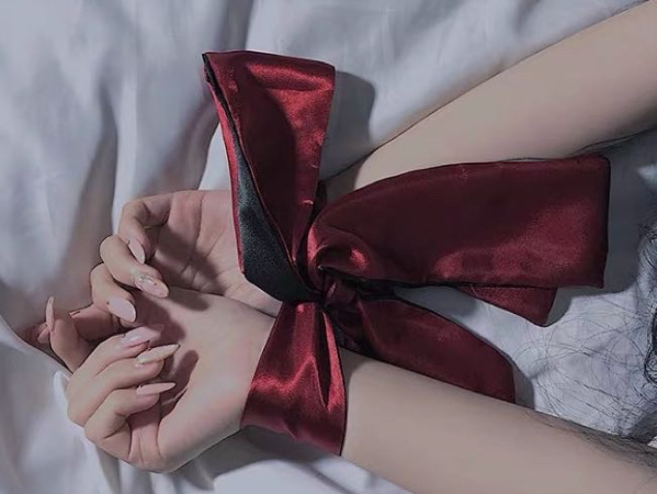 Xinglan nueva ropa interior sexy de alta calidad tela de seda brillante elástica estilo club nocturno falda de hombro desnudo cabello de una pieza