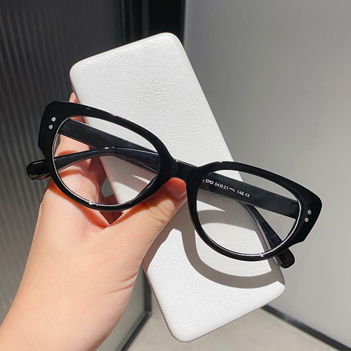 Y2K New Trendy Black and White Contrast Fashion Sunglasses for Women, Simple Cat-Eye Style, Bold Sunglasses for Trendsetters, Cross-Border
