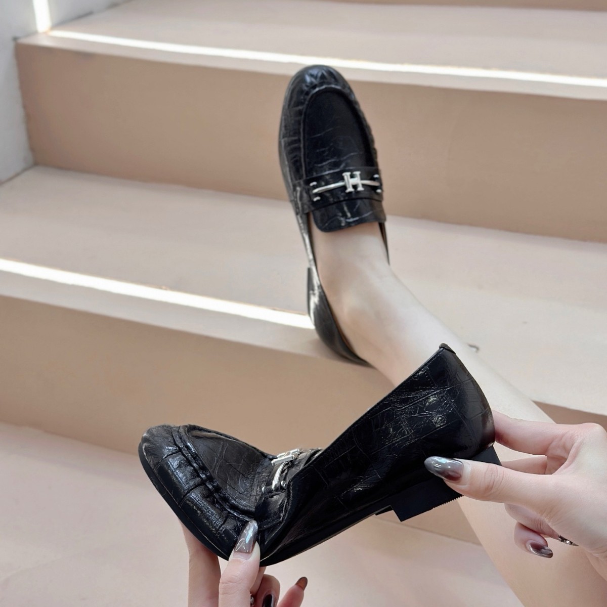 Giày lười nữ đế bệt mũi vuông thoải mái, phong cách loafer — Màu đen, Màu trắng be