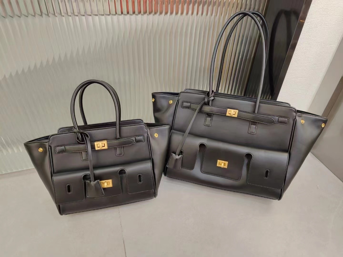 2024 nuevo bolso Tote con cerradura Roden de gran capacidad bolso de ala de motocicleta neutral bolso de hombro de cuero Tote bolso