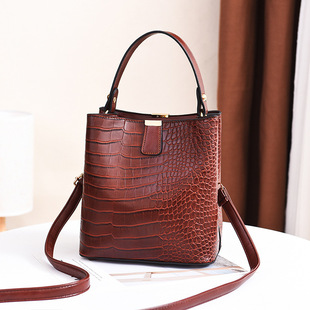 ˮͰ��Ů2025�������|���¿�r�д��ʯ�^�y����μ�б���bags