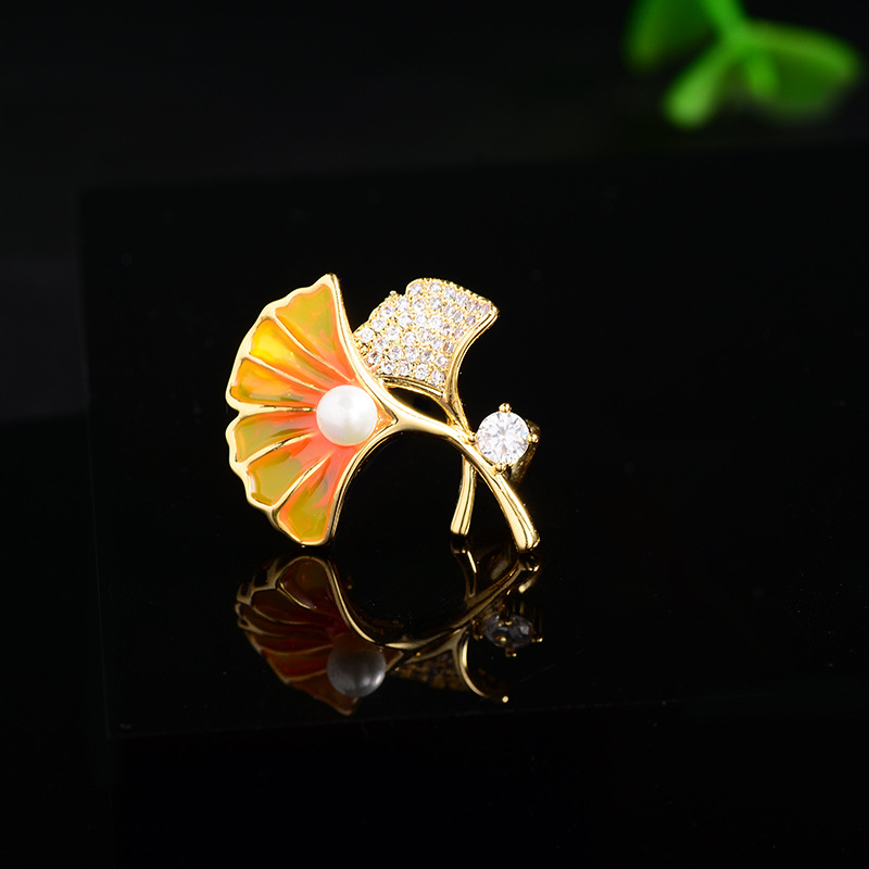 Ginkgo Zirconia Pearl Small Brooch Enamel All-match Mori Women's Exquisite Design Sense Corsage Pin Holiday Gift