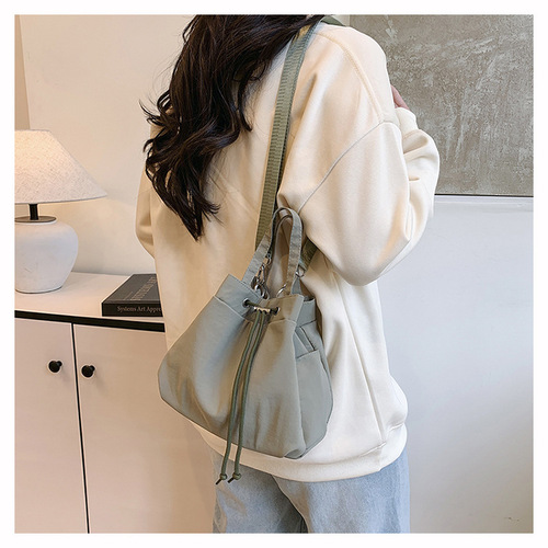 Drawstring Single-Shoulder Bag for Women, New Simple and Versatile Crossbody Bag, Water Barrel Bag, Commute and Leisure Handbag, Nylon Trendy Fabric Bag