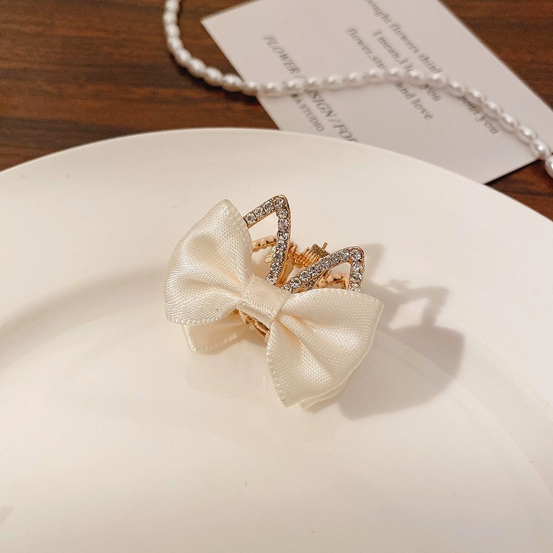 Exquisito clip pequeño clip de flequillo lateral de diamantes de imitación de perlas femeninas nuevo mini clip de tiburón de medio lazo horquilla tocado