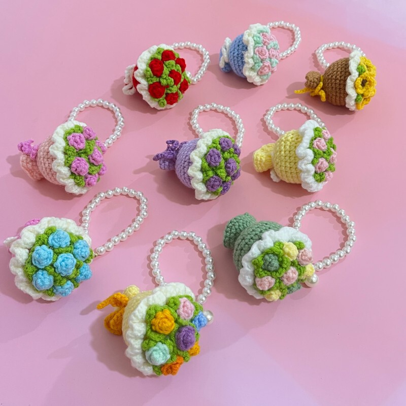 Popular Hand-Knitted Bouquet Keychain, High-Quality Wool Crochet Finished Product, Mini Bouquet Pendant, Mobile Phone Bag
