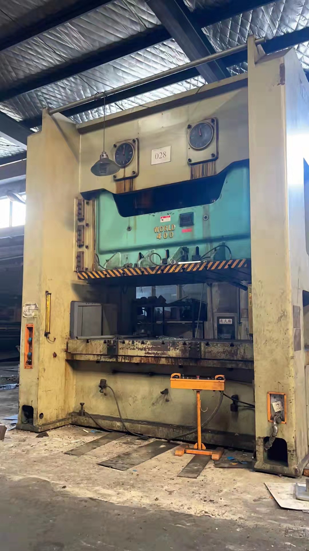 处理二手沃德JW36-400闭式双点压力机二手沃德400吨压力机