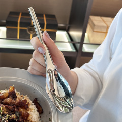 304ステンレススプーンの厚い角の平のスプーンの高い顔の値のスープの家庭用スプーンの食事のスプーンの卸売り