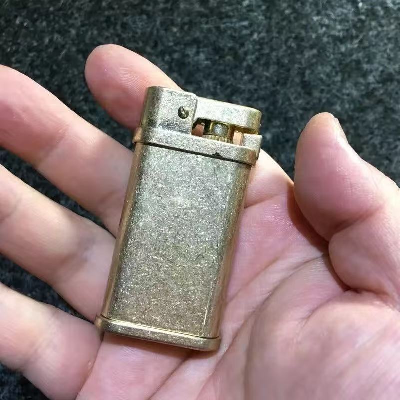 ジャイアントウェーブブラックテクノロジー昔ながらの灯油ライター金属クリエイティブパーソナライズされたクラシックノスタルジックなイグナイターボーイフレンド卸売|undefined