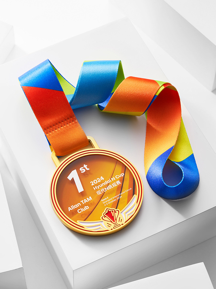 Medalla de cristal de metal de alta gama personalizada al por mayor competencia deportiva baloncesto para niños maratón de fútbol medalla de oro premios