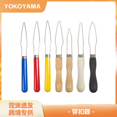 服はボタンを着てベルトを通します。専用の手作りdiyツールはベルトをひっくり返します。