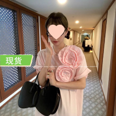 MONAの花はとても美しく、超見栄えの良いデザイン、ニッチなファッション、スリムなTシャツドレス、2025年の新しい夏のスタイルです。