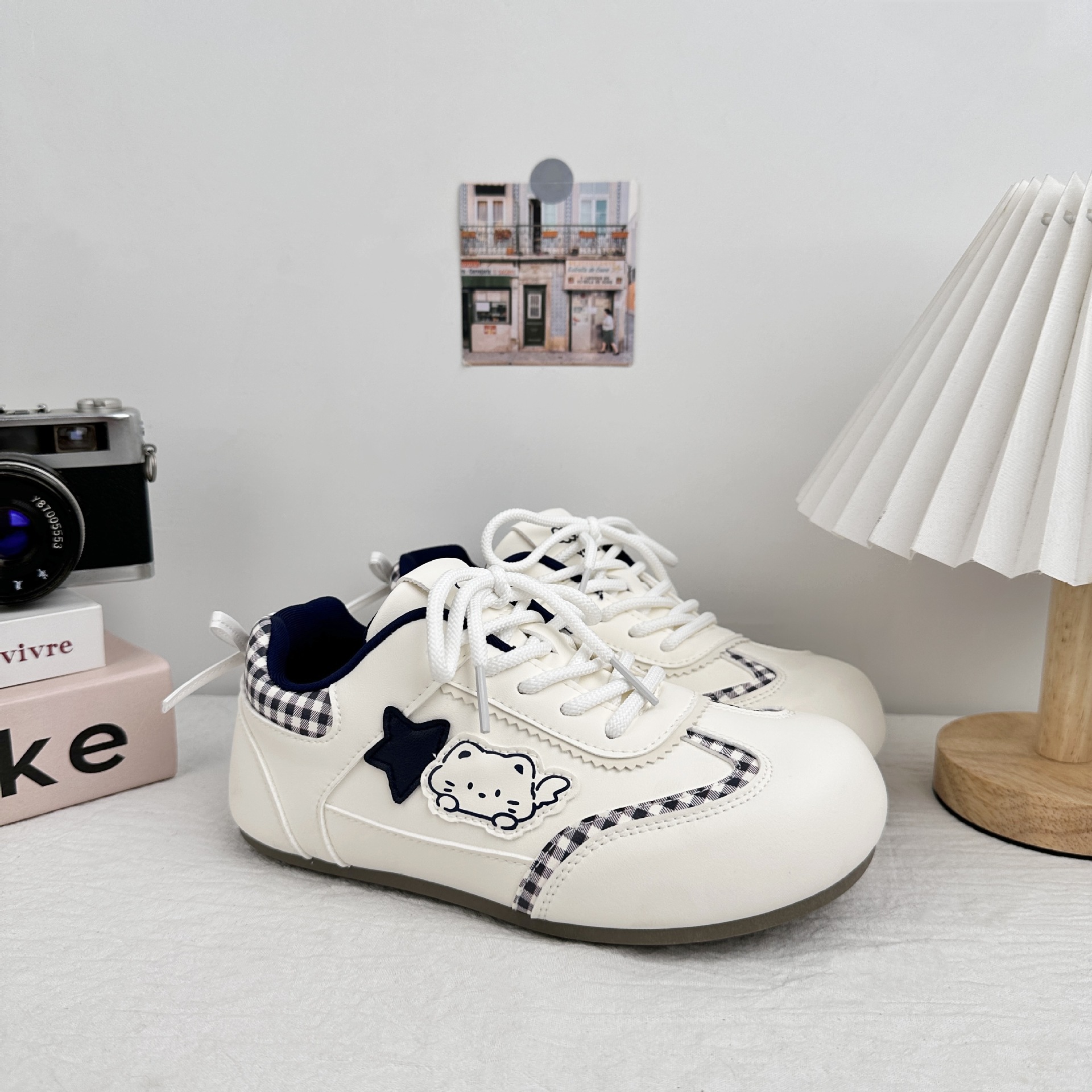 Zapatos de entrenamiento de gatos de ondas distantes de ángel de otoño de 2025 nuevos zapatos de skate casuales con falda de zapatos blancos