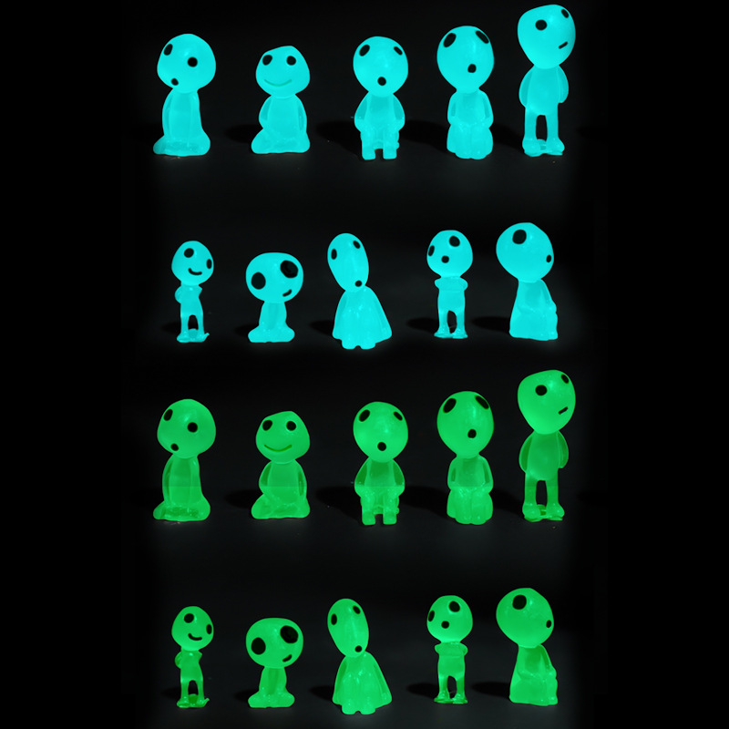 Dibujos animados japoneses colección tridimensional modelo de figura bosque alienígena resina brillará árbol luminoso elfo berserk