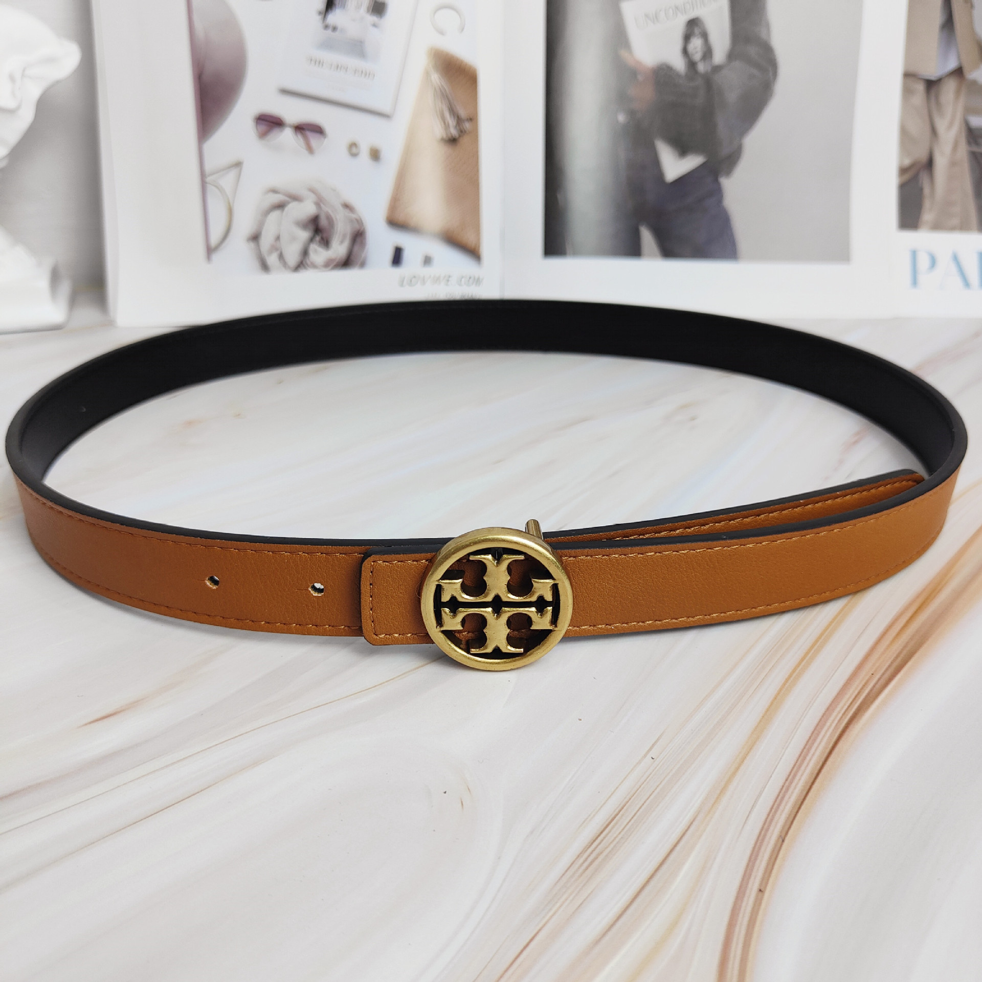 2022 nuevo cinturón de piel de vaca de color para mujer, sello de cintura ancha con letra de TB, hebilla liso de bronce, cinturón de todo fósforo, spot al por mayor