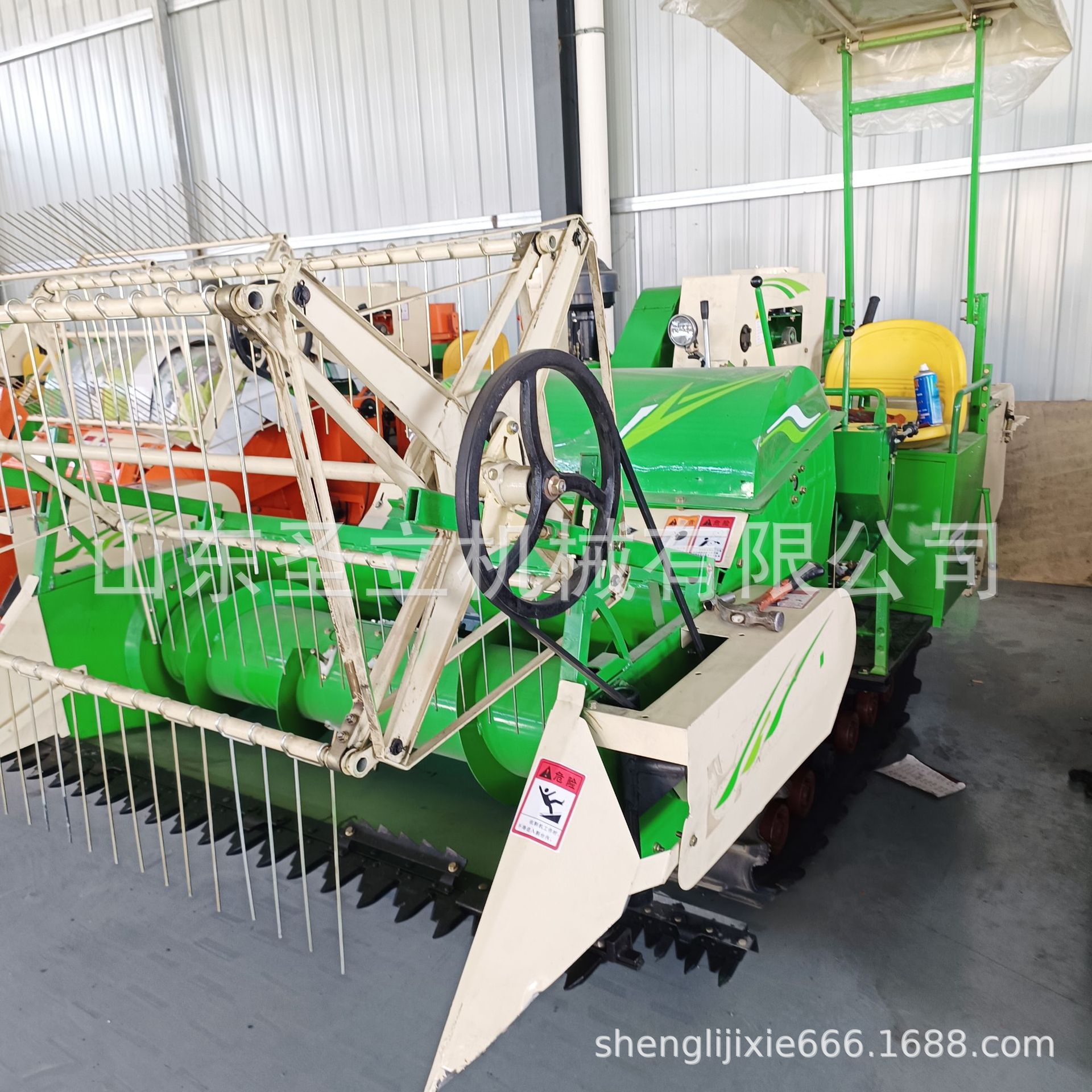 小麦水稻大豆厂家全新升级25马力脱粒干净收获机小型联合收割机