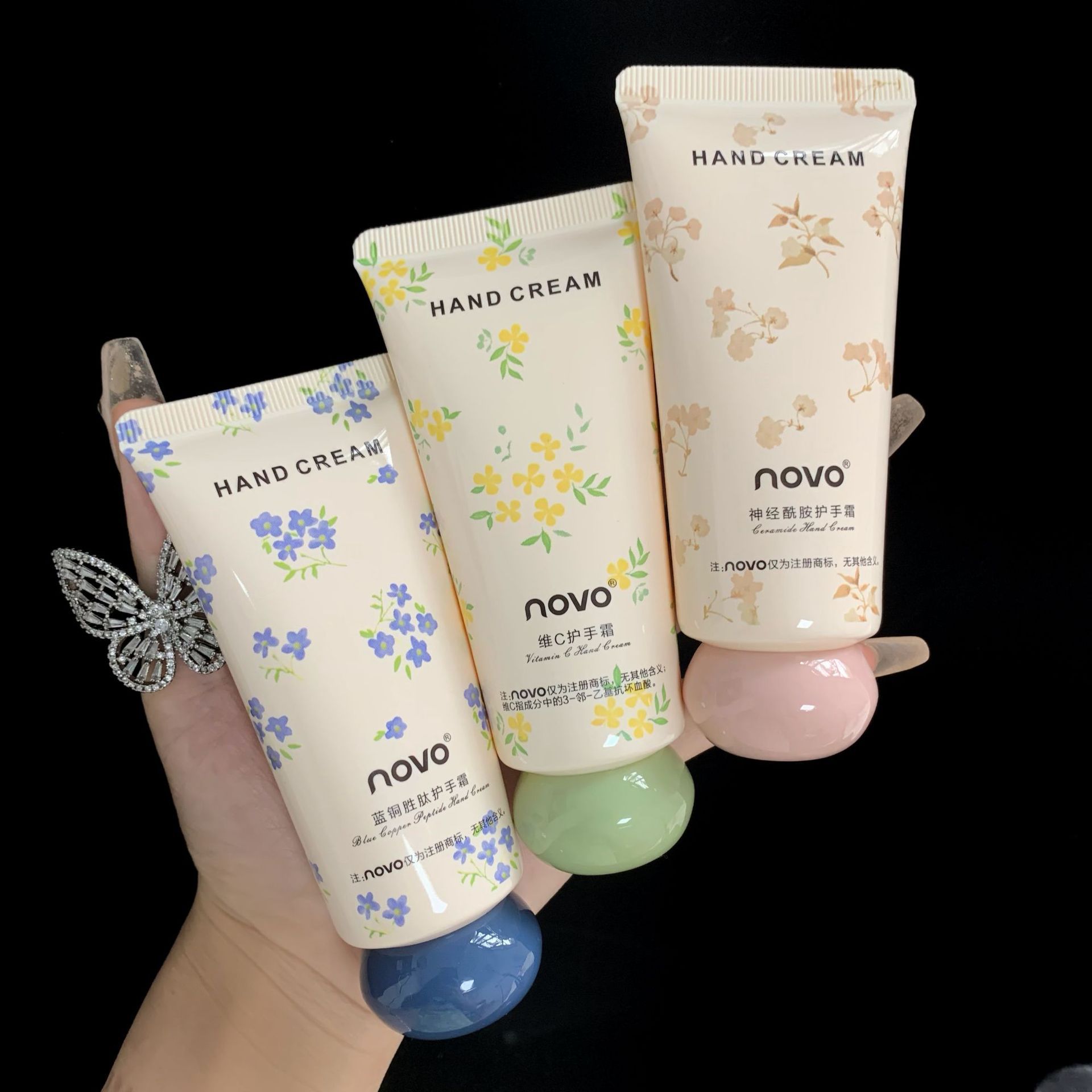 NOVO hand cream is naturally moisturizing, hydrating and hydrating. It is refreshing and non-greasy in autumn and winter. It is small, portable and affordable for students undefined