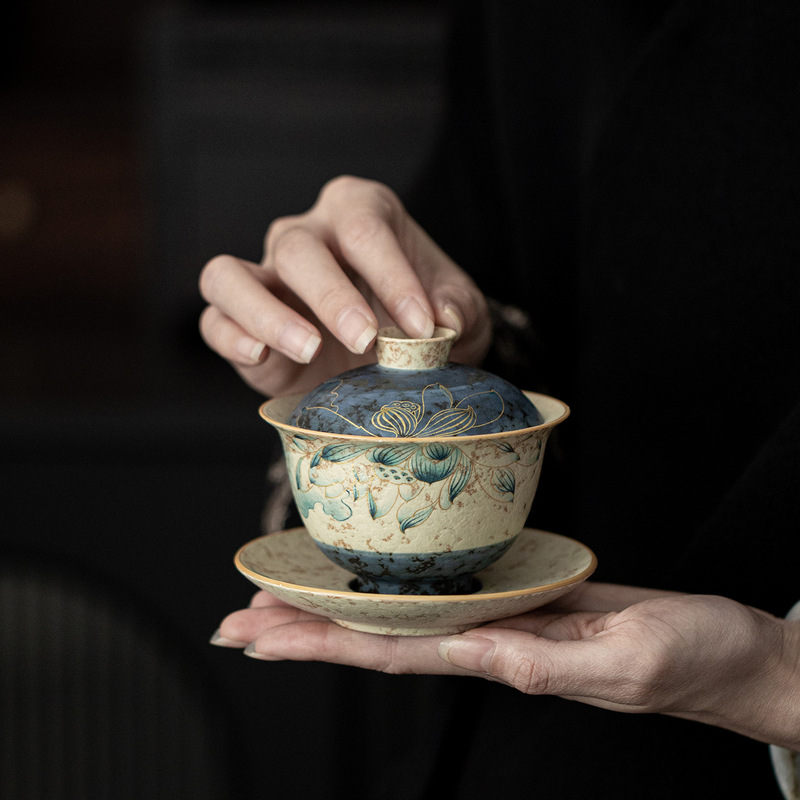 Blue and White Firestone Red Lotus Auspicious Three-Talent Gaiwan Antique-Style Ceramic Tea Bowl with Lid Tea Cup Tea Set Gift Box Blue and White Firestone Red Lotus Auspicious Three-Talent Gaiwan Antique-Style Ceramic Tea Bowl with Lid Tea Cup Tea Set Gift Box