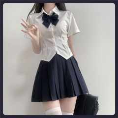 甘いギャルJKスカートスーツ純欲学院風制服女子夏の小柄な腰を収めてフランス式半袖シャツを身に着けます。