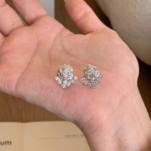 复古小众山茶花闪钻拉丝耳钉女轻奢简约小香风千金感精致新款耳饰