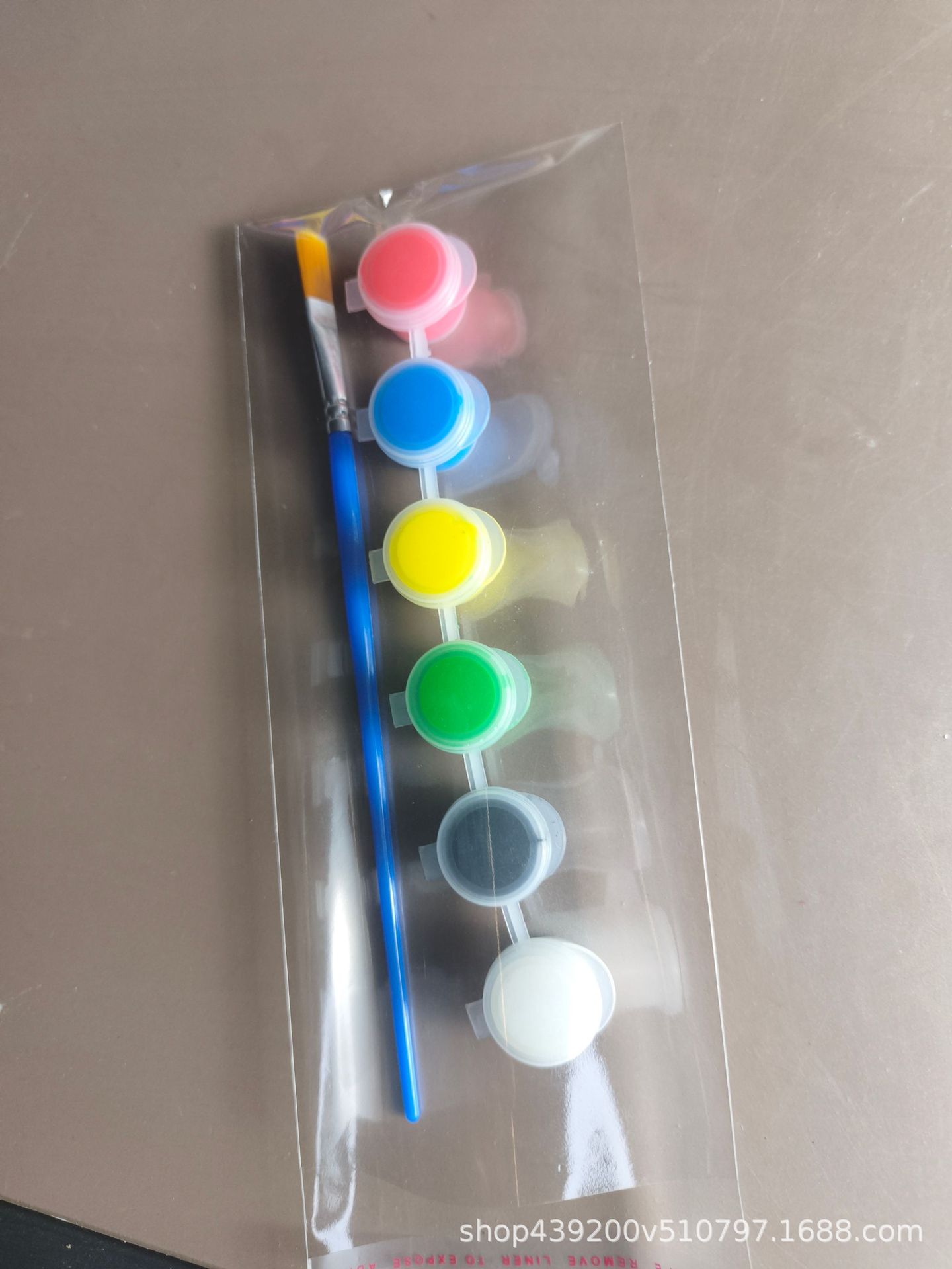 Puesto de actividades al por mayor Muñecas de yeso pintadas para niños Bolsas independientes Diy Graffiti 61 Día del niño Regalos para estudiantes