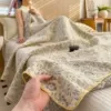Mian Lan-Huayang Huang--Knitted jacquard three-layer yarn--
