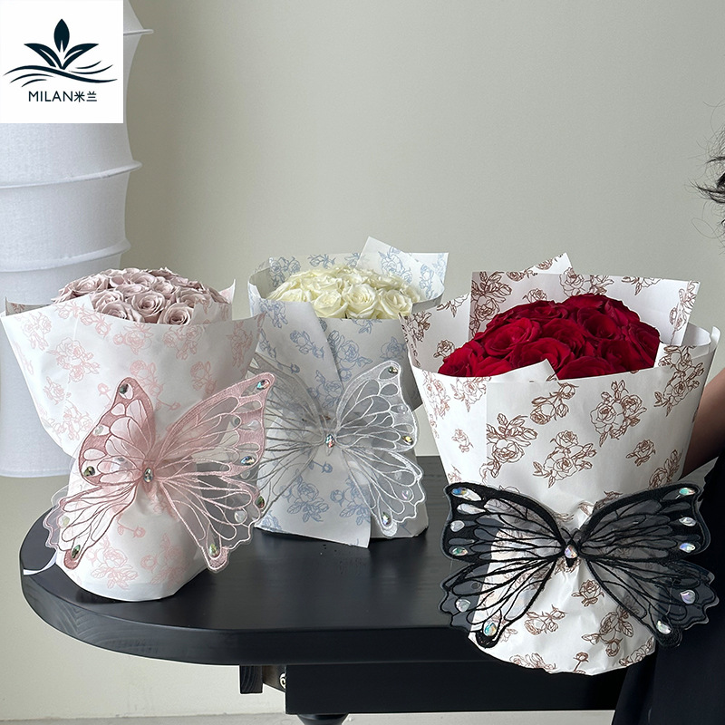 Qixi Nueva simulación de baile bordado tridimensional encaje mariposa luminosa DIY ramo decorativo caja de regalo Accesorios