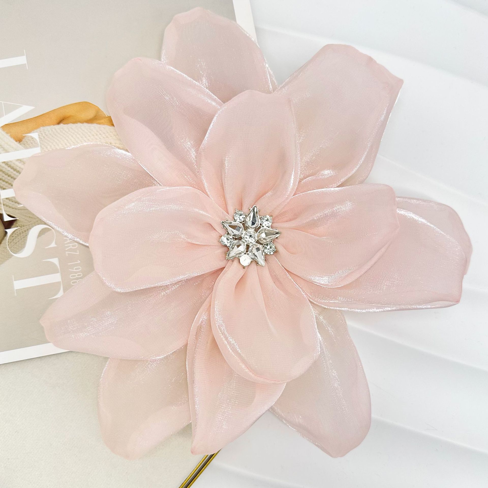 Europa y los Estados Unidos ventas calientes nuevas flores satin chiffon tela multicapa flor tridimensional más diamante diy tocado accesorios de ropa