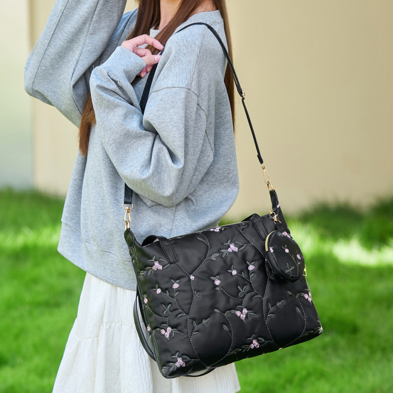 2025 nueva moda extranjera bordada flores bolso de mano simple estilo coreano bolso de hombro simple image 4