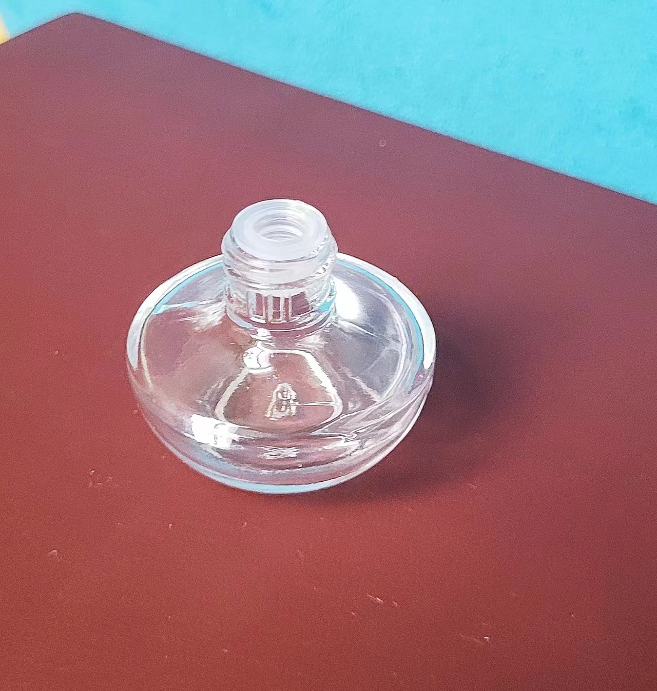 Botella de esmalte de uñas de dos cabezas Botella de pegamento para colorear productos para el cuidado de la piel Botella de maquillaje de subempaque Botella de brillo de labios portátil líquido de diferentes propiedades