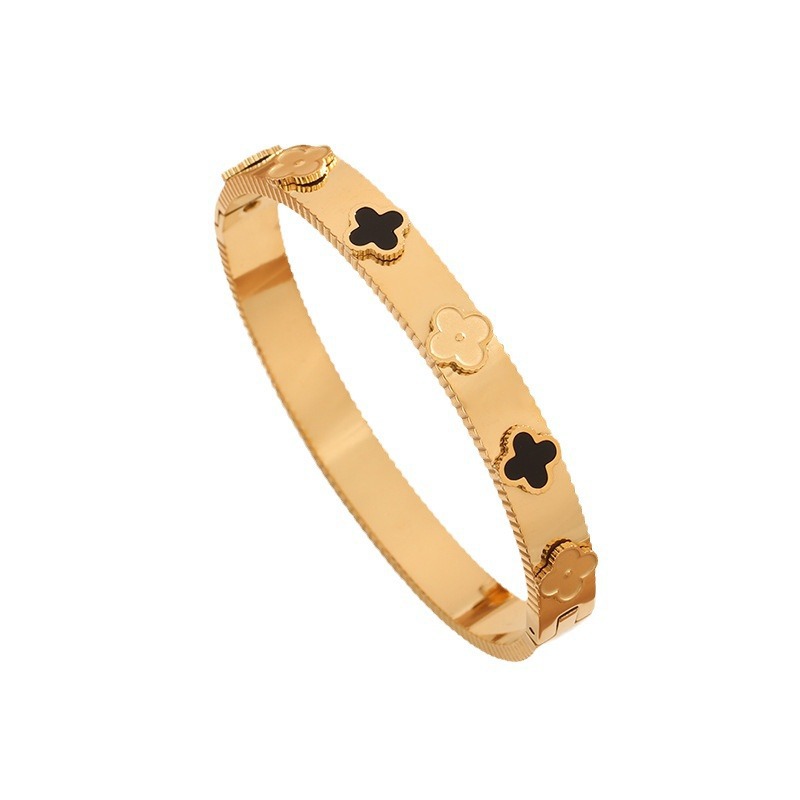 Seis pulseras de tetrafolia