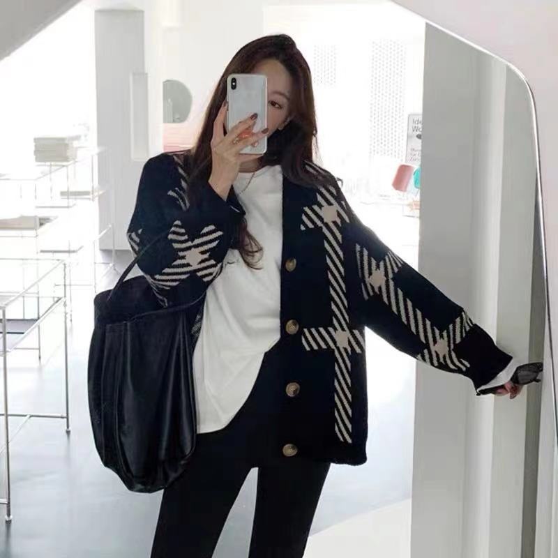 Otoño y invierno nuevo suéter a cuadros coreano abrigo de mujer temperamento casual color contrastante cuello v holgado viento perecido cardigan de punto