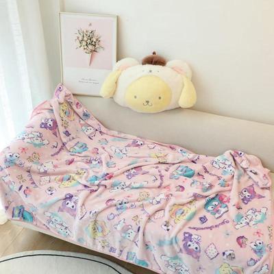 푸딩 개는 작은 흰 곰으로 변합니다.