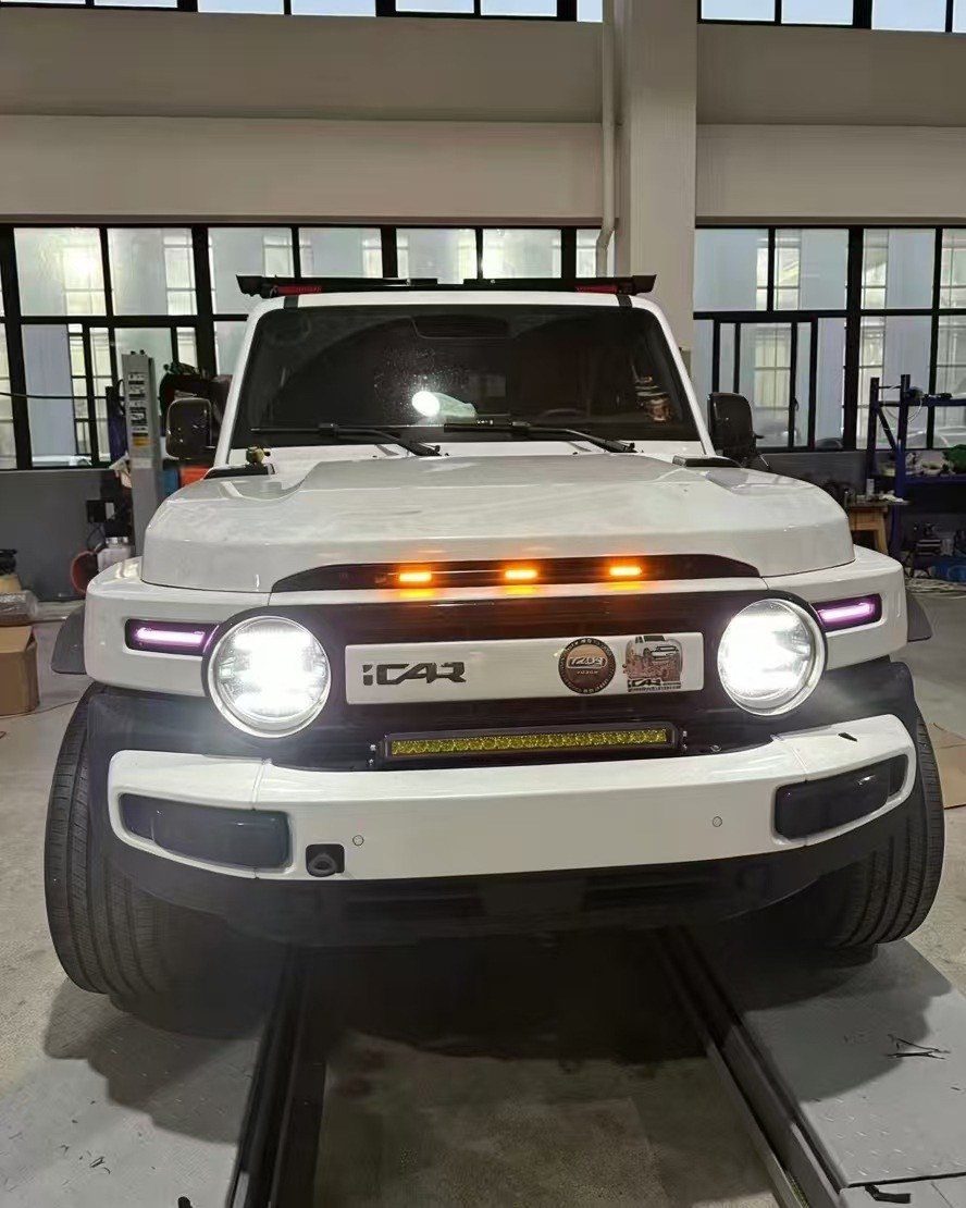Front hood spotlight with three-lamp integrated design, Chery ICAR V23 small yellow light modified LED daytime running light installation